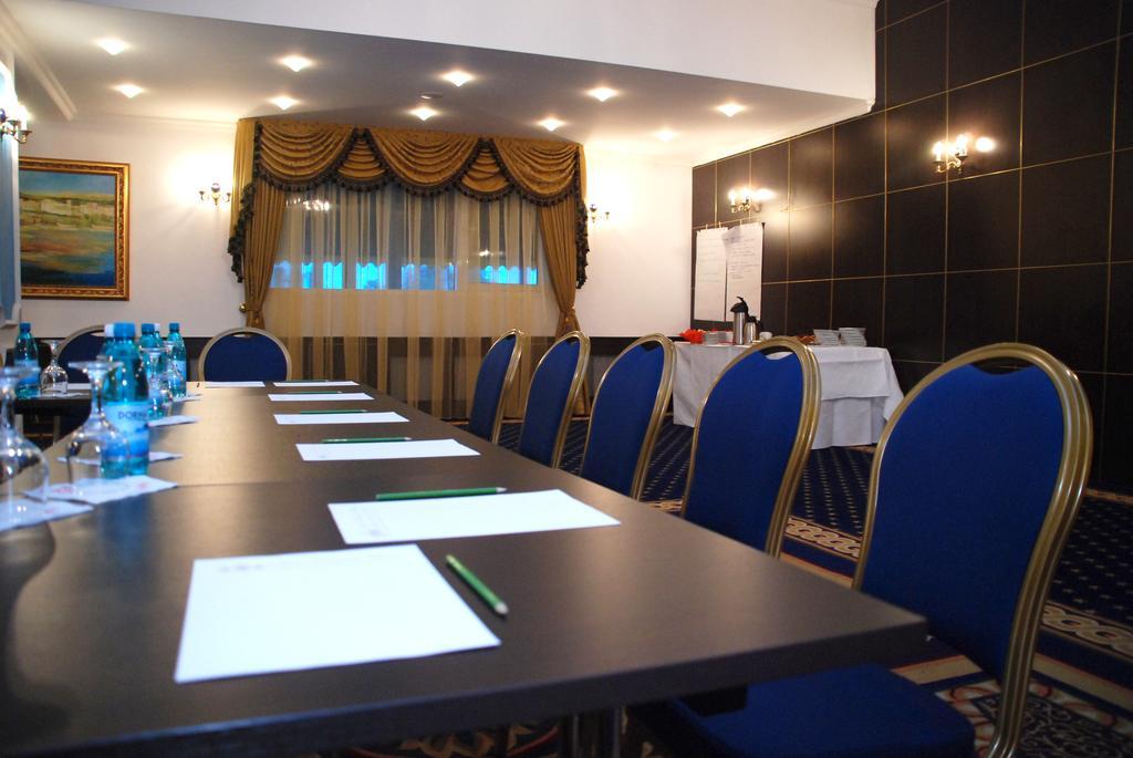 Hotel Prahova Plaza Ploieşti Buitenkant foto