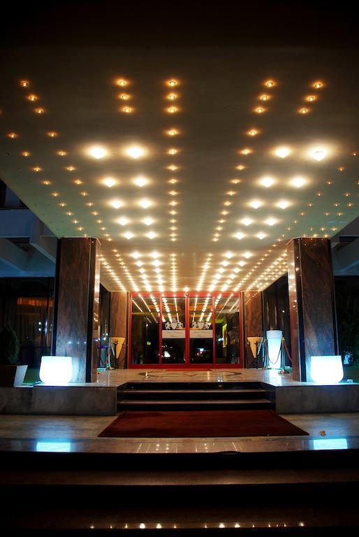 Hotel Prahova Plaza Ploieşti Buitenkant foto