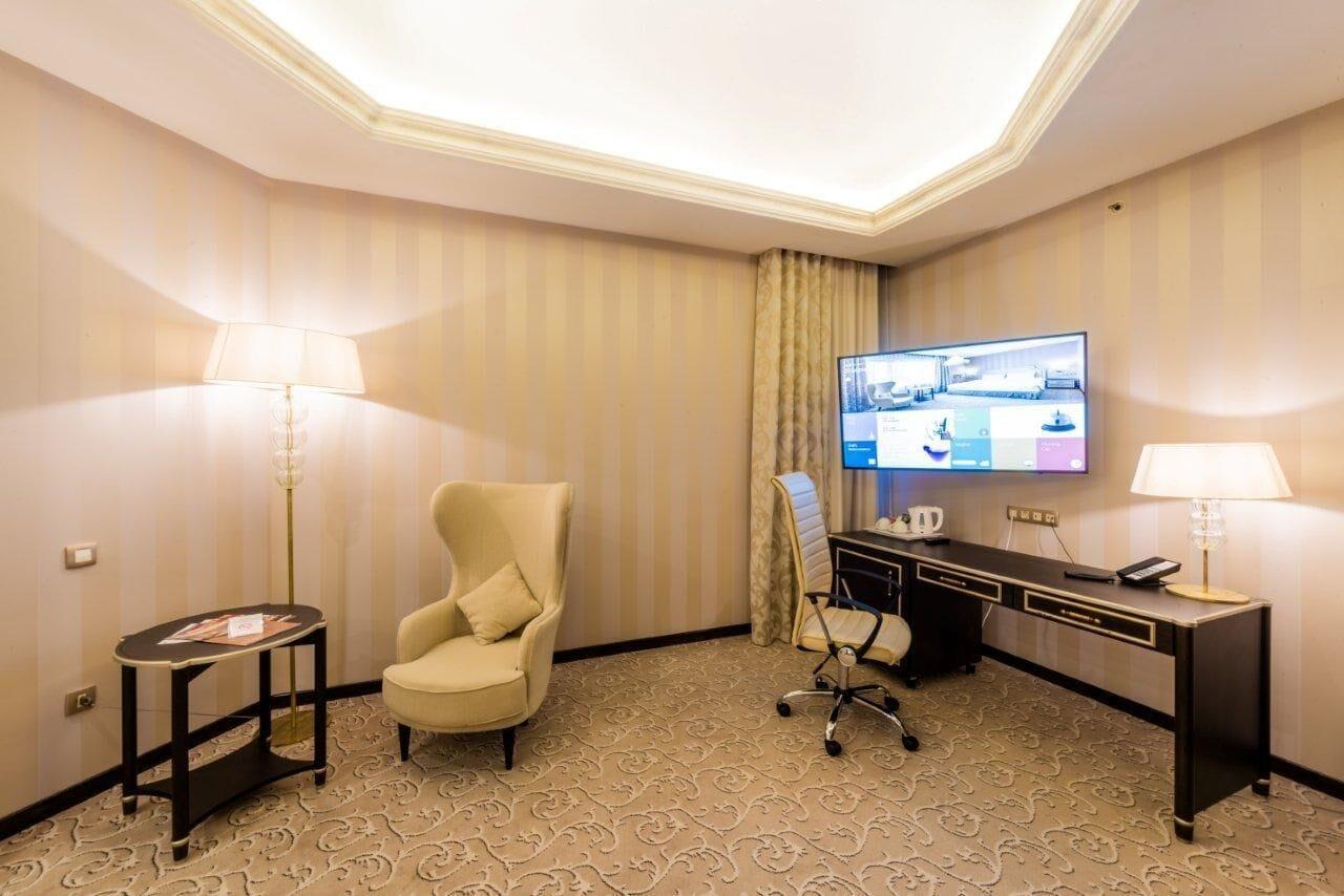 Hotel Prahova Plaza Ploieşti Buitenkant foto