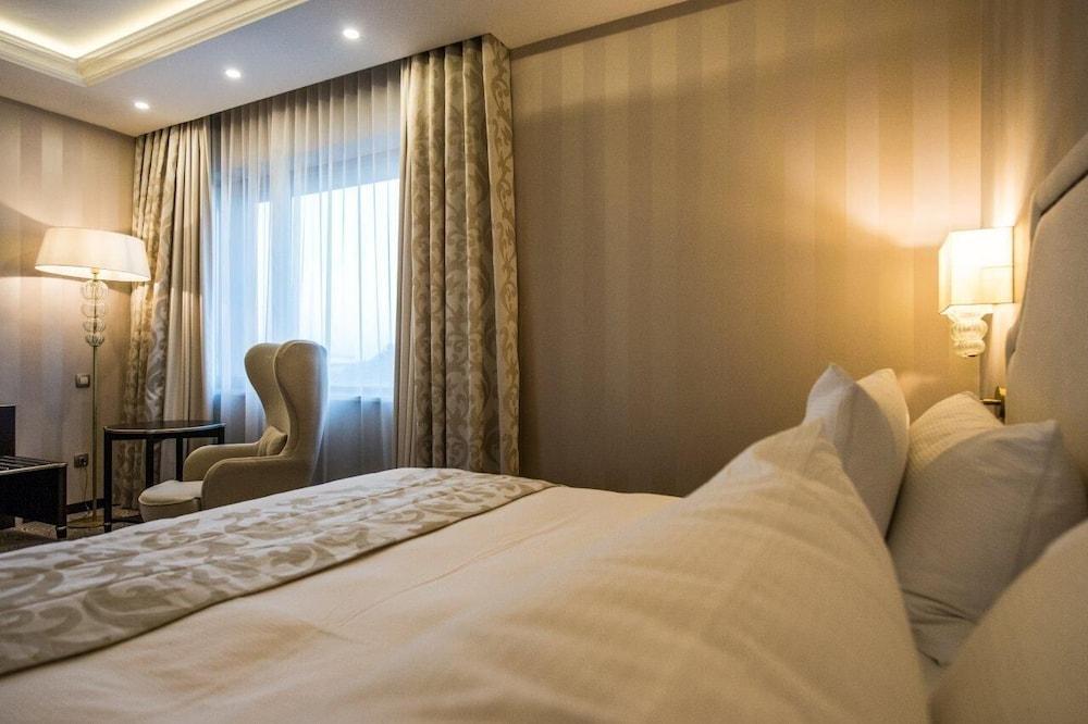 Hotel Prahova Plaza Ploieşti Buitenkant foto