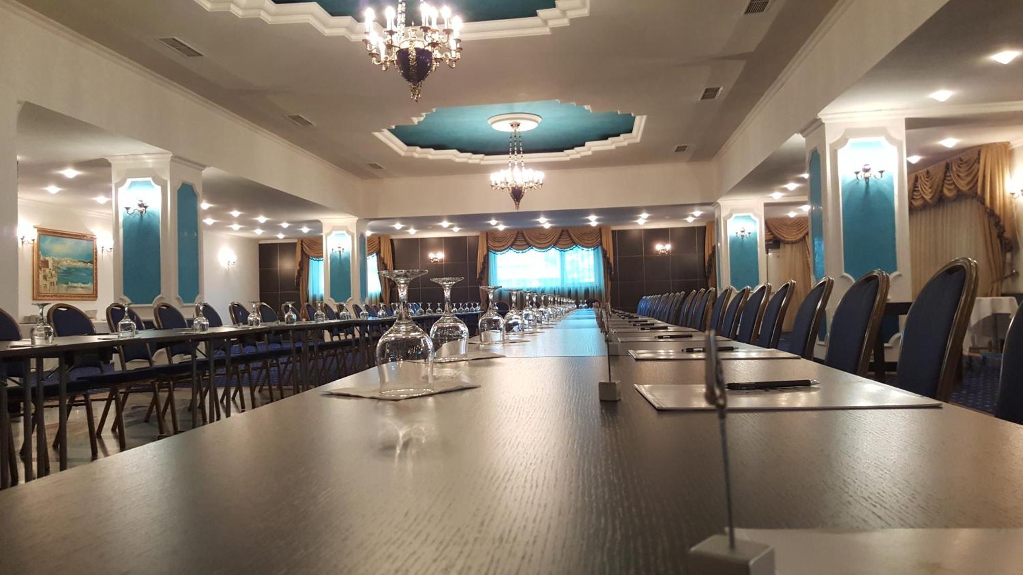 Hotel Prahova Plaza Ploieşti Buitenkant foto