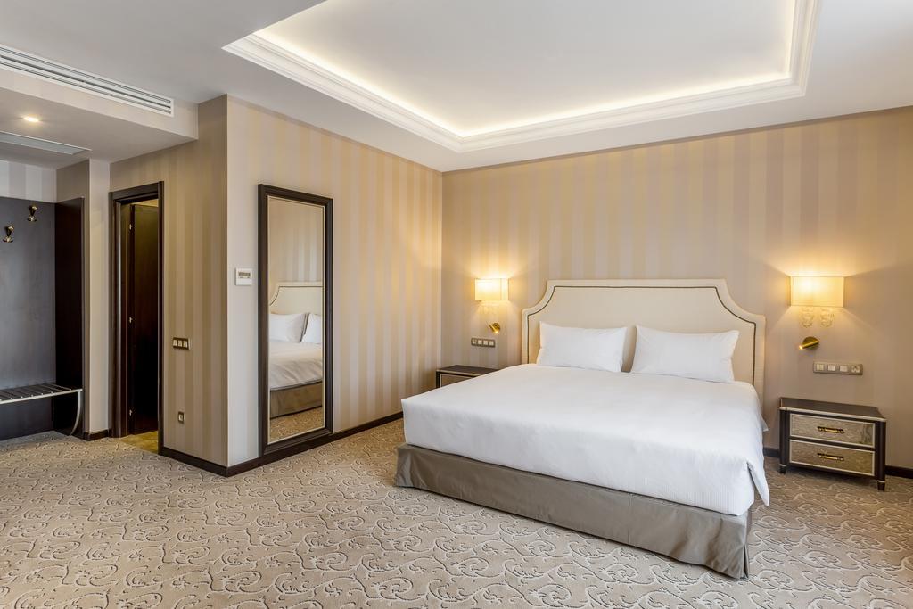 Hotel Prahova Plaza Ploieşti Buitenkant foto