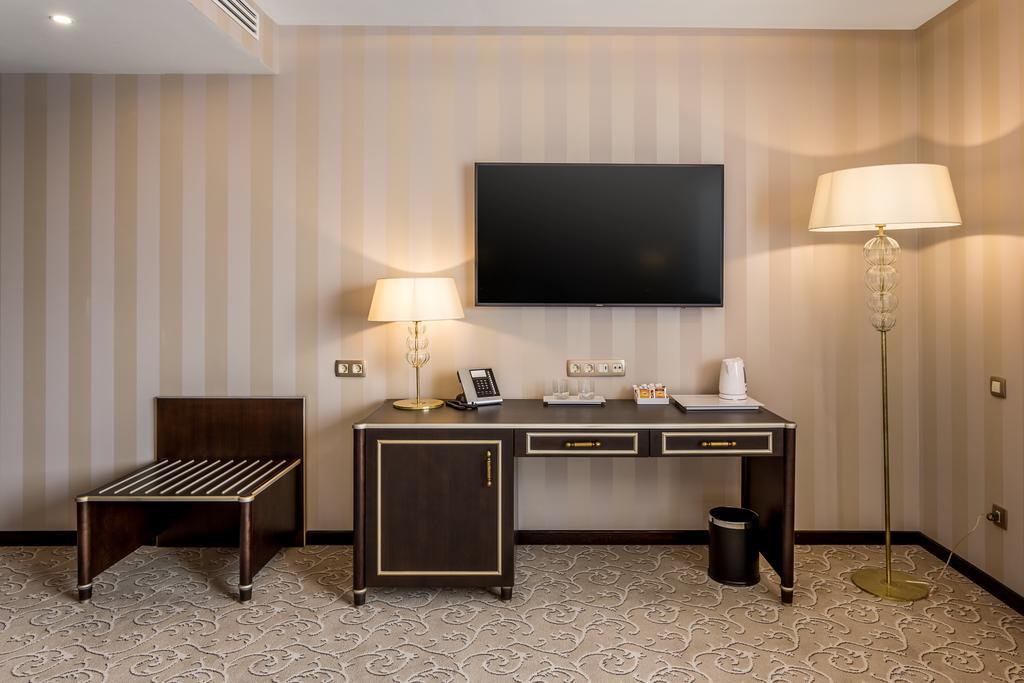Hotel Prahova Plaza Ploieşti Buitenkant foto
