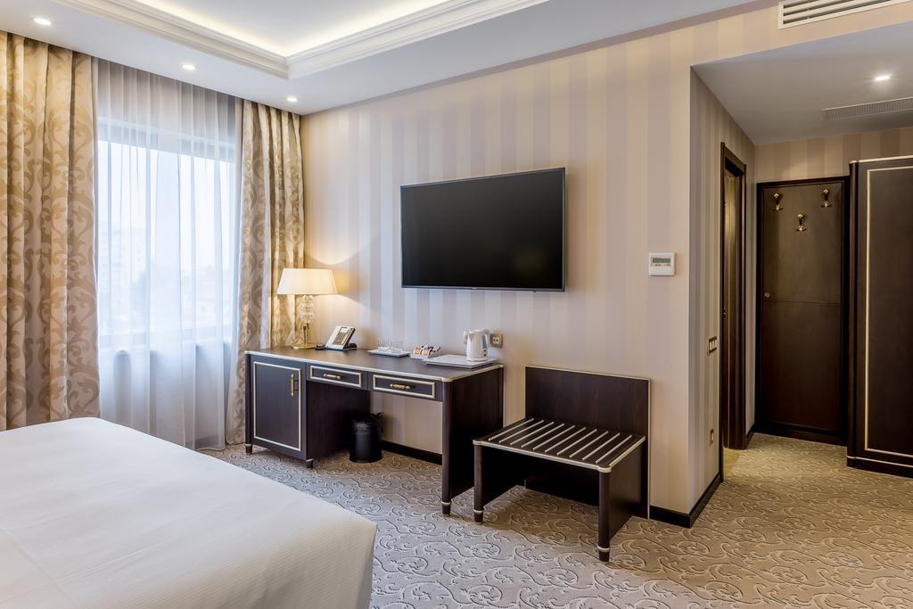 Hotel Prahova Plaza Ploieşti Buitenkant foto