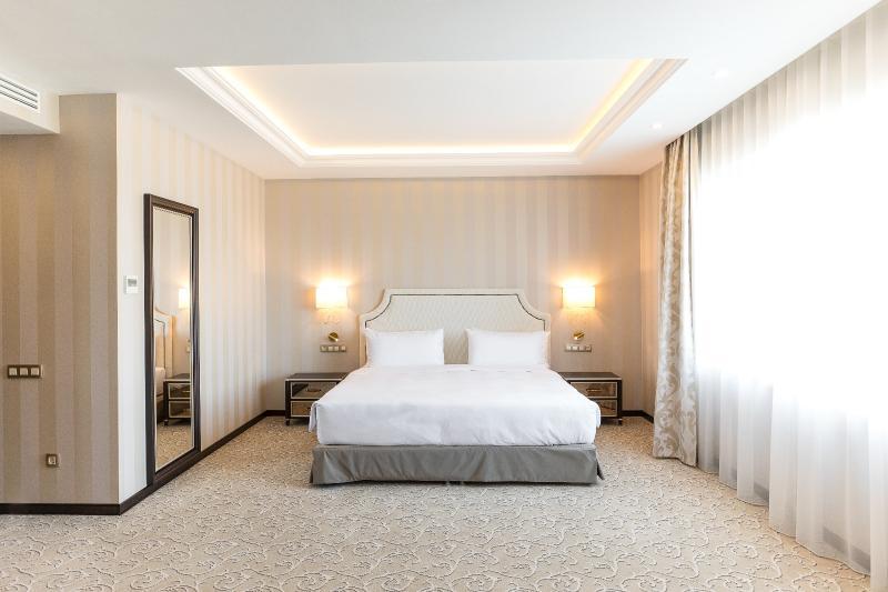 Hotel Prahova Plaza Ploieşti Buitenkant foto