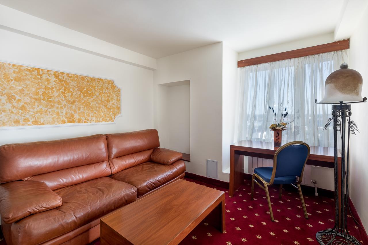 Hotel Prahova Plaza Ploieşti Buitenkant foto