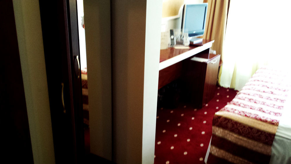 Hotel Prahova Plaza Ploieşti Buitenkant foto